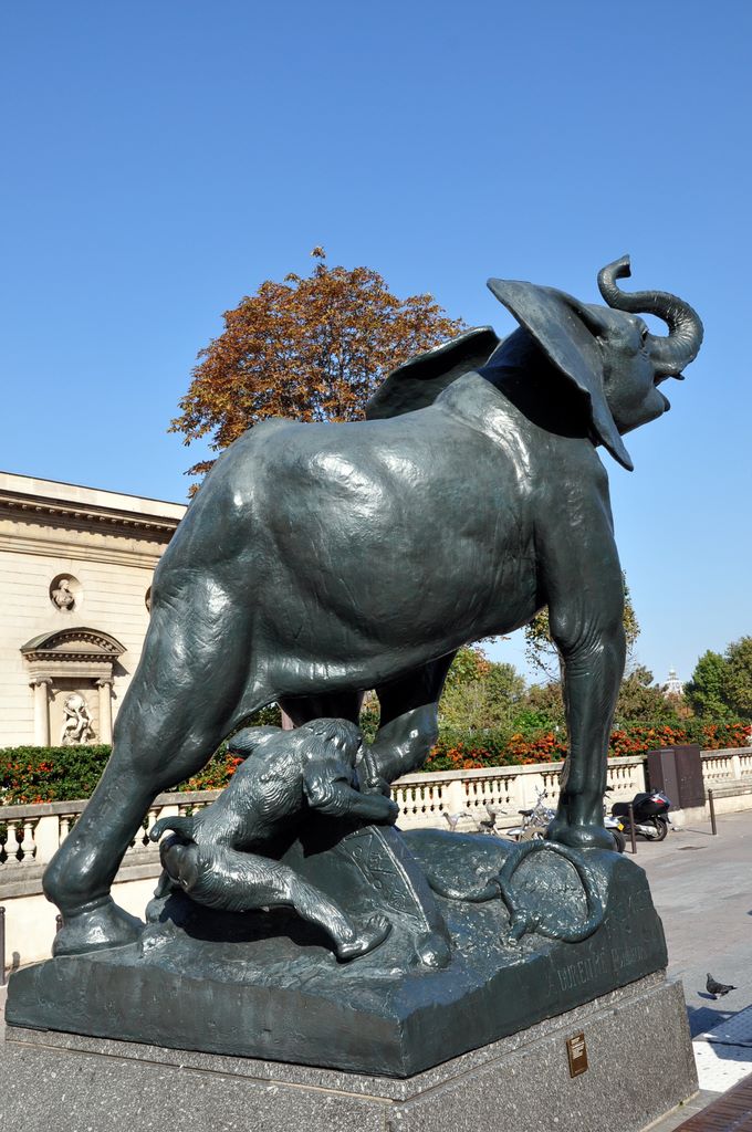 Statues outside Musee d'Orsay, Paris, France.